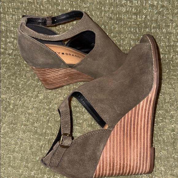 Lucky brand, suede, peekaboo wedge shoes, New store display size 7.5 - Picture 2 of 9